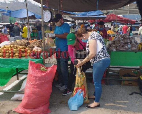 FOTOS: Entre medidas de bioseguridad abre la Feria del Agricultor en la capital
