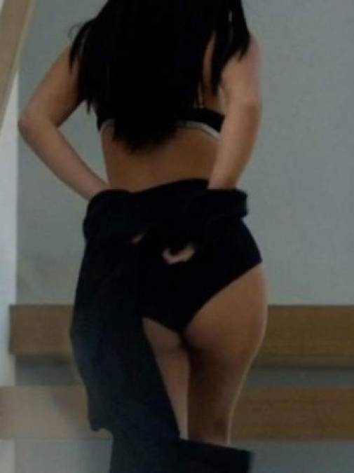 Selena Gomez se pasea en lencería y no deja nada a la imaginación