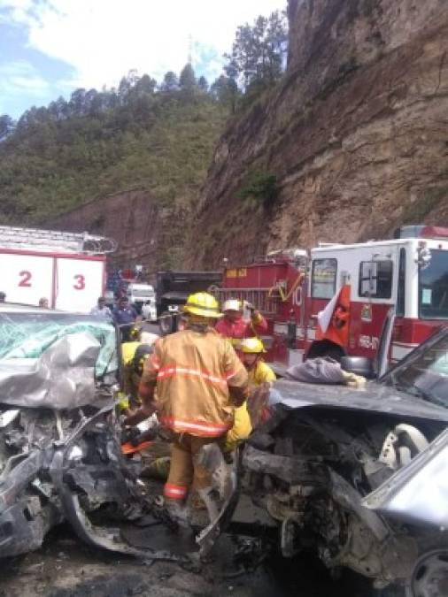 Imágenes del choque entre dos pick-up en la cuesta de La Virgen