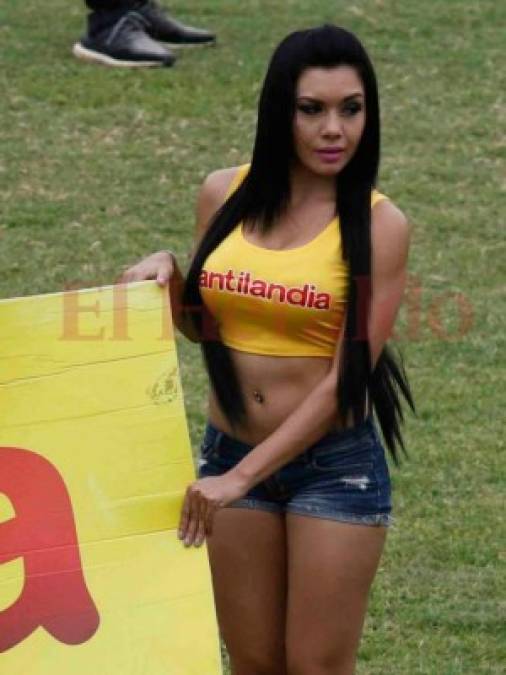 Hermosas mujeres acaparan las miradas en el estadio Yankel Rosenthal