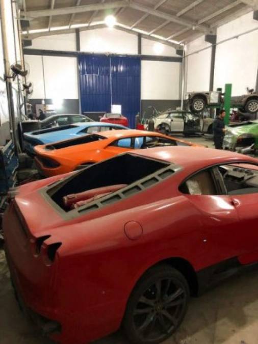 FOTOS: Los lujosos Ferrari y Lamborghini falsificados en fábrica desmantelada en Brasil