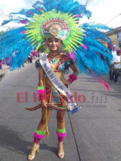 FOTOS: Color, alegría y fervor, así se viven los desfiles en Comayagua