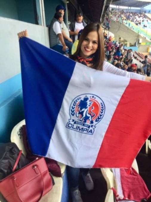 FOTOS: Las cinco bellas hondureñas apasionadas por el fútbol nacional
