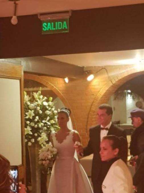 Las fotos más románticas de la boda del diputado Elvin Santos con Marcela Montaño