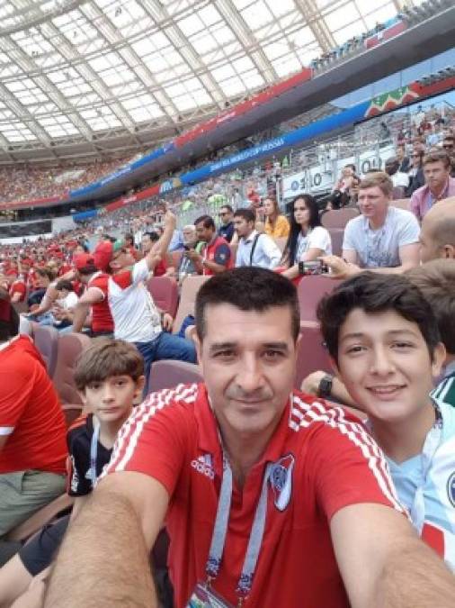 Las fotos de Diego Vazquez, entrenador de Motagua, apoyando a Argentina desde el Mundial Rusia 2018