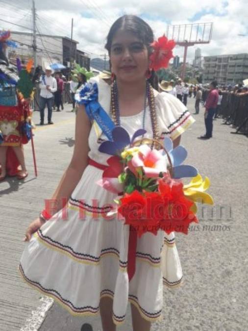 FOTOS: Los coloridos y originales trajes típicos de los desfiles patrios