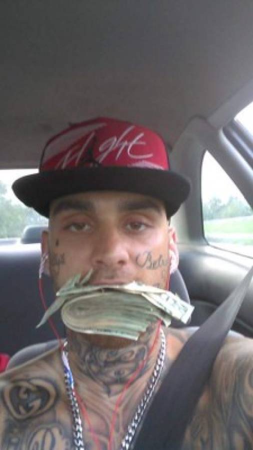 Pareja comparte fotos en Facebook después de robar un banco