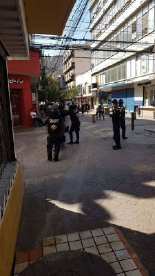 Resguardan de vendedores la peatonal