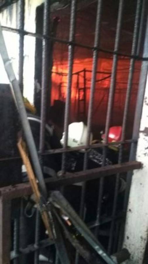 Centro penal de San Pedro Sula es consumido por voraz incendio