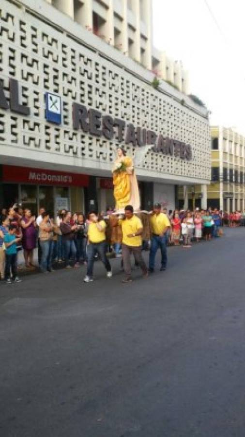 Domingo de Resurrección: Católicos celebran Carreritas de San Juan