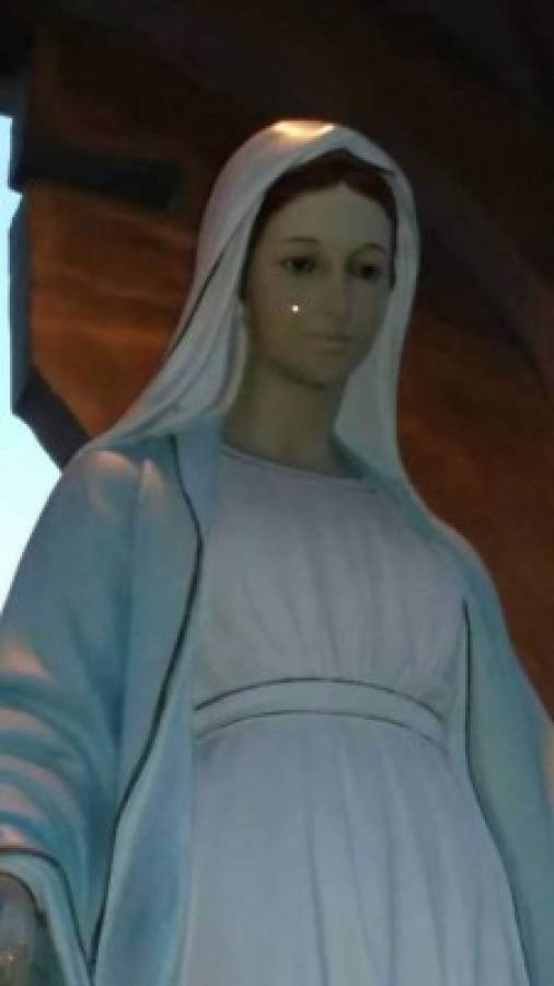 Siguatepeque: Llora imagen de la Virgen María, aseguran devotos