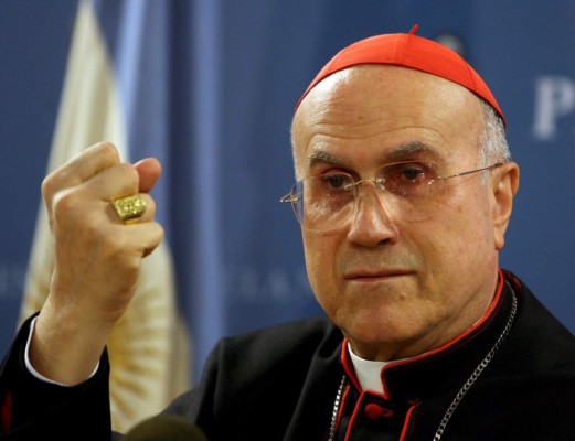 El Cardenal Tarcisio Bertone responde ante acusaciones.