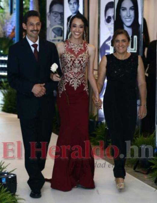 FOTOS:Las seniors más bellas en la inolvidable Prom 2019 de la Macris School