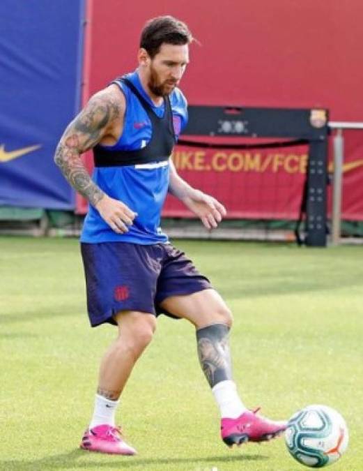 FOTOS: Leo Messi llega con nuevo corte de pelo al entreno del Barcelona