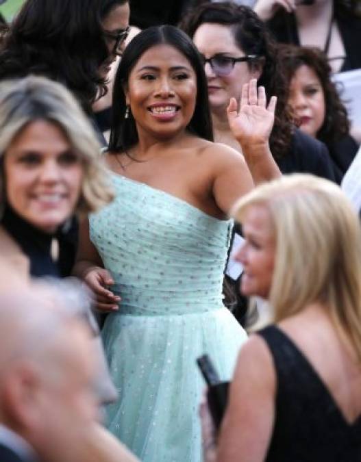 Yalitza Aparicio: El vestido que eligió la protagonista de 'Roma' para la alfombra roja de los premios Oscar 2019