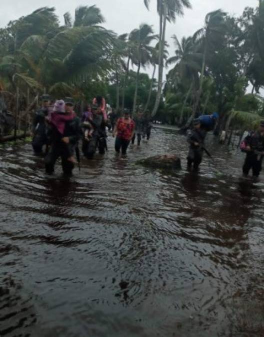 Soldados asisten evacuaciones en sectores de Gracias a Dios por huracán Iota (FOTOS)