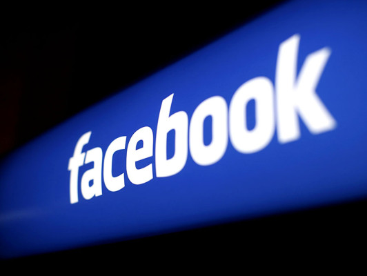 The Facebook logo is pictured at the Facebook headquarters in Menlo Park, California, in this January 29, 2013 file photo. Facebook Inc advertising business grew at its fastest clip since before the company's May initial public offering, helping the company's revenue expand 40 percent to $1.585 billion. REUTERS/Robert Galbraith/Files (UNITED STATES - Tags: BUSINESS LOGO)