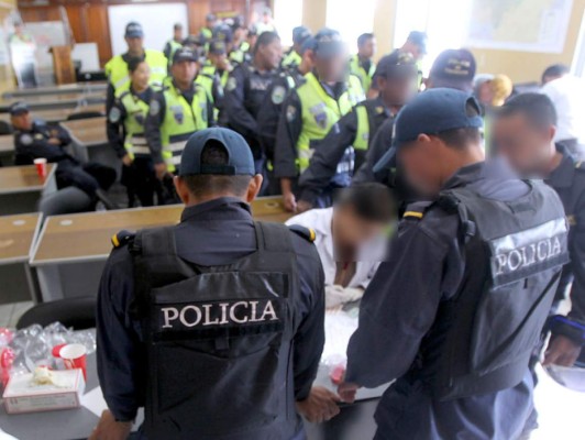 La depuración de los oficiales y agentes policiales vinculados con el crimen y el delito es una de las mayores exigencias de la sociedad hondureña.