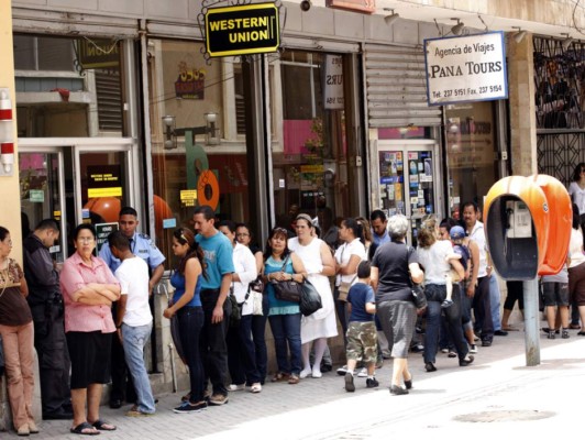 Durante la próxima semana todas las instituciones bancarias cerraran a las 3:00 de la tarde, dice el aviso, pero también se le recordó a la población hondureña que pueden realizar sus transacciones de manera electrónicas desde sus hogares.