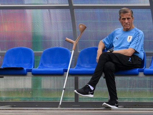 El 'Maestro' Tabárez, de 74 años, culmina así un extenso proceso de tres lustros como director técnico de Uruguay.