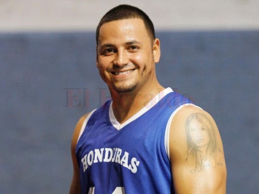 Johan Amador en un reportaje para EL HERALDO mientras entrenaba con la Selección de Baloncesto de Honduras. Foto: El Heraldo.