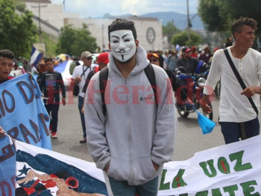 FOTOS: Llega a Tegucigalpa caravana que caminó desde Cortés en apoyo a migrantes
