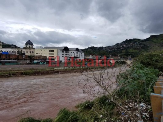 FOTOS: Así luce el río Choluteca tras las fuertes lluvias que azotaron la capital de Honduras