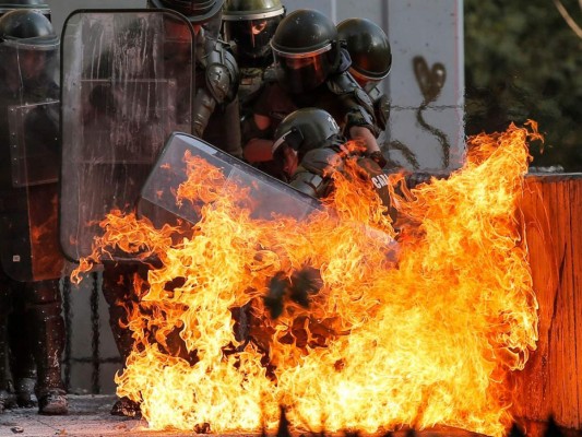 Revuelta social sigue en Chile con potentes protestas en Santiago (FOTOS)