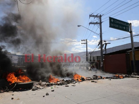 FOTOS: Estallan protestas de conductores golpeados por crisis del Covid-19