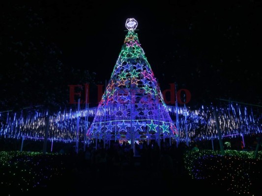 Radiante: Así luce la Navidad en la Villa Olímpica de la capital de Honduras