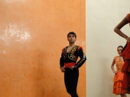 Estremecedor: Hallan sepultado en su propia casa a profesor de danza en Colombia (FOTOS)