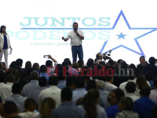 FOTOS: Mauricio Oliva lidera conversatorio político nacionalista