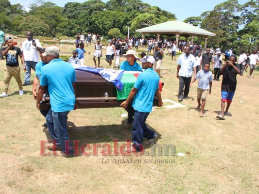 FOTOS: Así fue el entierro de Walter 'Pery' Martínez en La Ceiba