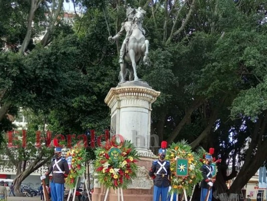 Rinden tributo al general Francisco Morazán en el parque Central de Tegucigalpa (FOTOS)