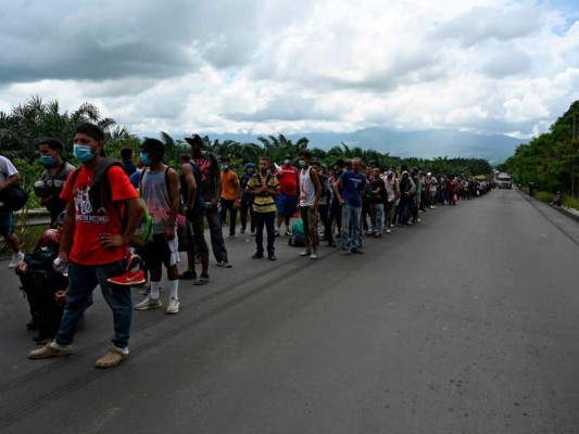 Frío, hambre y riesgos de contraer covid-19: calvario de la caravana migrante (FOTOS)