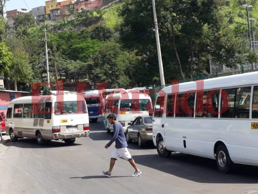 Caos en la capital, las imágenes del masivo paro de transporte