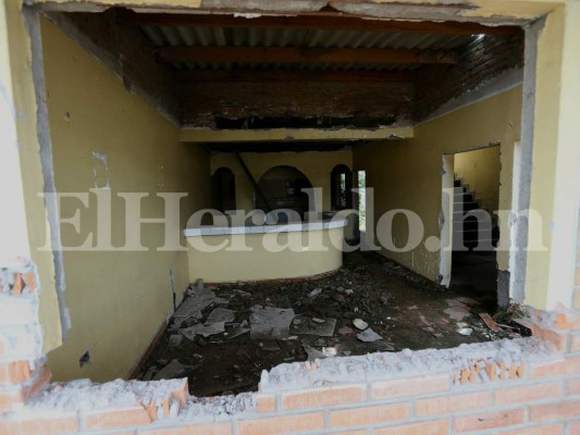 Esta casa en la colonia 14 de Marzo fue abandonada por sus dueños luego de amenazas de mareros. Fotos: EL HERALDO.