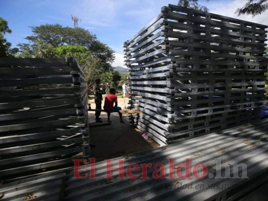 En El Negrito, Yoro, el puente Bailey está abandonado en la calle. Foto: Jhony Magallanes/El Heraldo