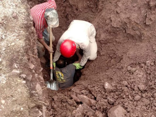 FOTOS: El alud de tierra que soterró a obrero en Valle de Ángeles