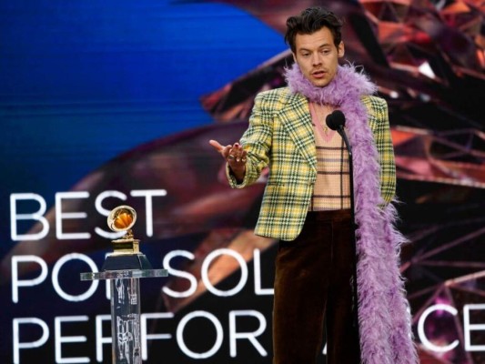 Harry Styles ganó un Grammy a la mejor interpretación pop solista. FOTO: AP