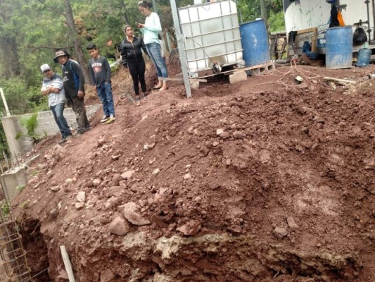 FOTOS: El alud de tierra que soterró a obrero en Valle de Ángeles