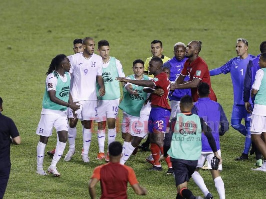 No se vio en TV del Honduras vs. Costa Rica: Frustración de Coito, tapadón de Keylor y peleas en el campo