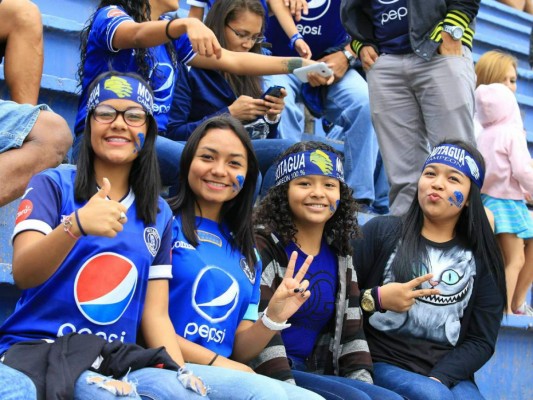 Las chicas motagüenses que adornan el Estadio Nacional
