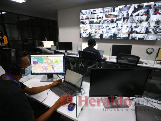En la plataforma ALHO VOZ casi solo laboran jóvenes. Foto: Jhony Magallanes/El Heraldo