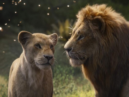 Nala con la voz de Beyonc Knowles-Carter, izquierda, y Simba, con la voz de Donald Glover en una escena de 'El Rey Le n' en una imagen proporcionada por Disney. Foto: Disney/AP.