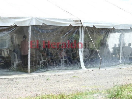 Siete meses de pandemia y los centros de triaje siguen llenos (Fotos)