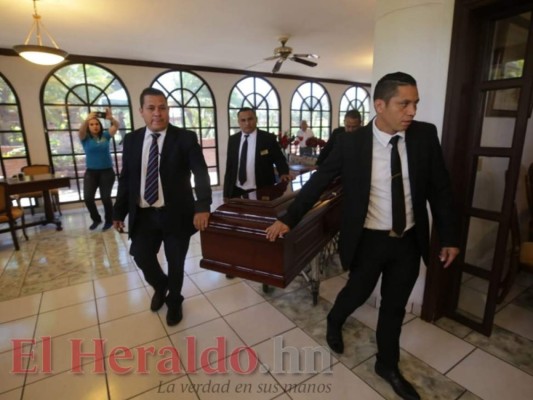 FOTOS: Tristeza y consternación en velorio del exalcalde capitalino Roberto 'El Pelón' Acosta