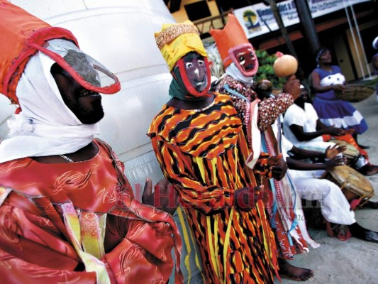 Honduras es una nación rica en sus culturas vivas pues mantienen sus tradiciones, rituales, creencias, artesanías y sus lenguas nativas.