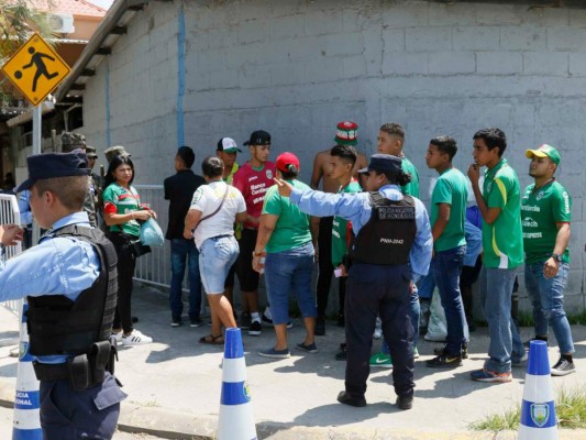 Aficionados de Marathón comienzan a llenar su estadio en San Pedro Sula