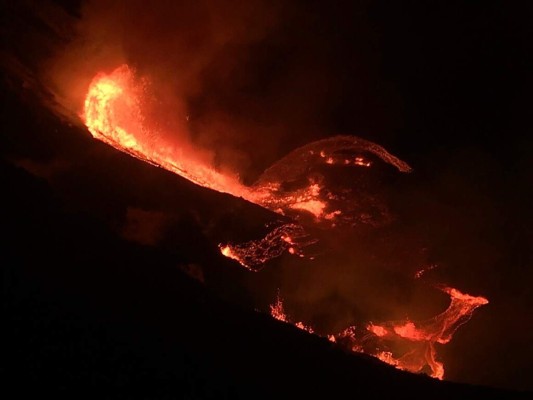 El Servicio Nacional de Meteorología emitió un aviso para Honolulu advirtiendo de cenizas del volcán. Foto: AP